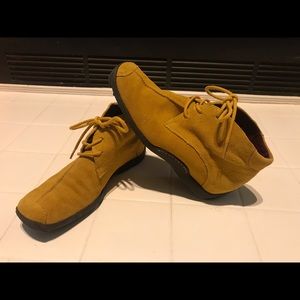 Aerosoles Womens Fall Mustard Yellow Suede Lace Up Booties Sz 6.5